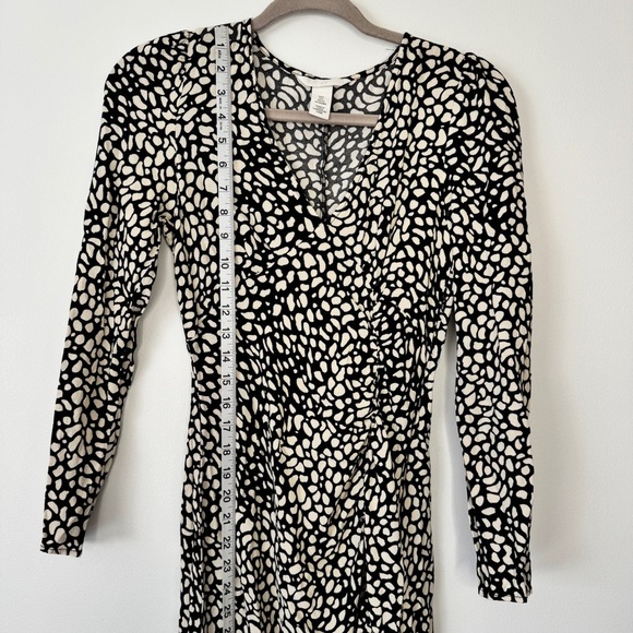 H&M Maxi Dress Animal Print Long Sleeve Slit V Neck Ruched Black Tan Crepe Sz S - Picture 6 of 13